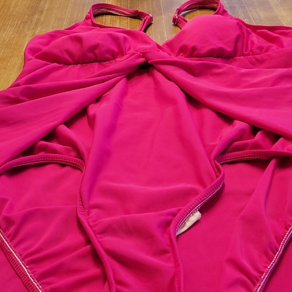 CROFT & BARROW SWIMSUIT - Picture 4 of 9